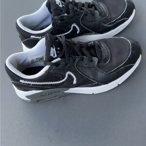 Nike Air Black and White Athletic Shoes (USED)